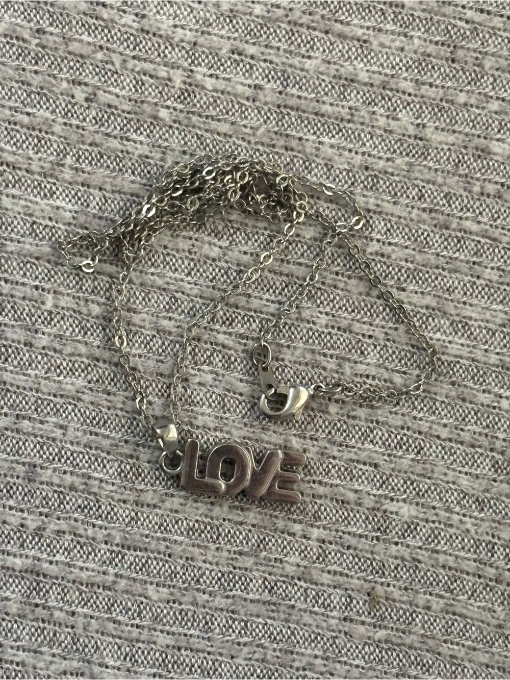Vintage silver tone dangly “LOVE” pendant on chain necklace
